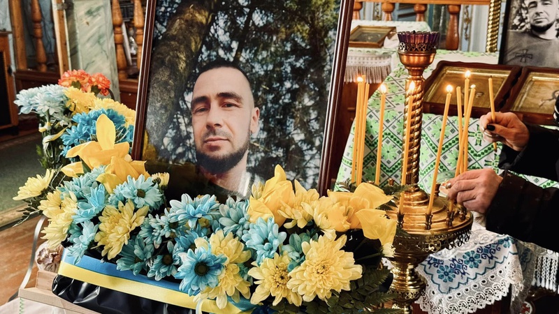 У Нововолинську в останню путь провели військового Олександра Степюка. ФОТО