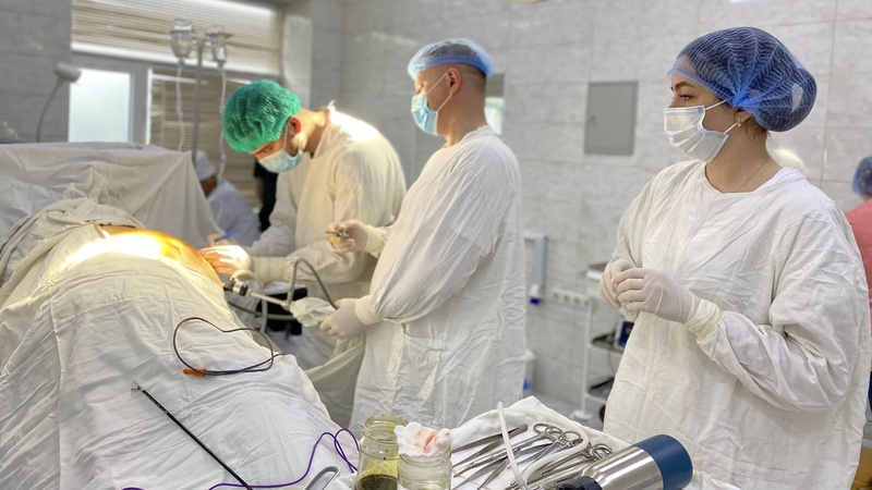 Нововолинські медики видалили гігантську кісту в три проколи