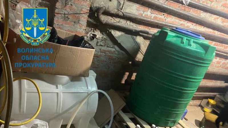 Судитимуть трьох волинян, що організували підпільний цех із виробництва алкоголю ФОТО