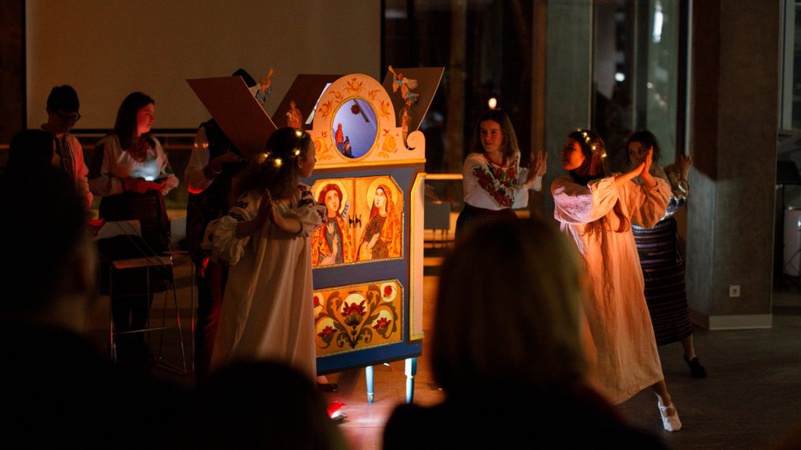 Студенти заспівали «заборонену коляду» й нагадали про політв’язня Владислава Єсипенка