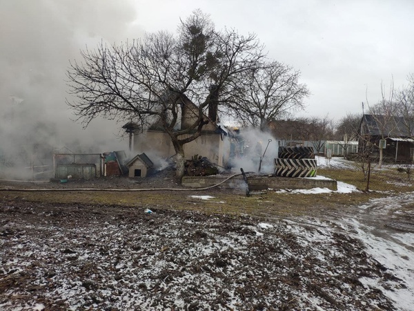 У Боголюбах рятували пенсіонера, який проживав у літній кухні