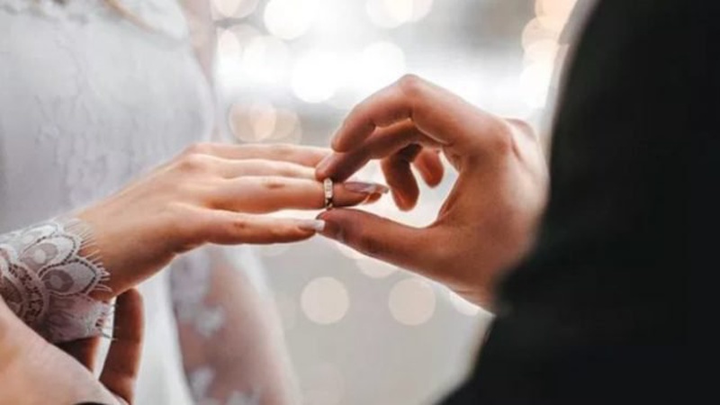 Без Дзідзя, Полякової і тортів у 8 поверхів: воїн з Луцька показав, яким має бути весілля під час війни. Відео