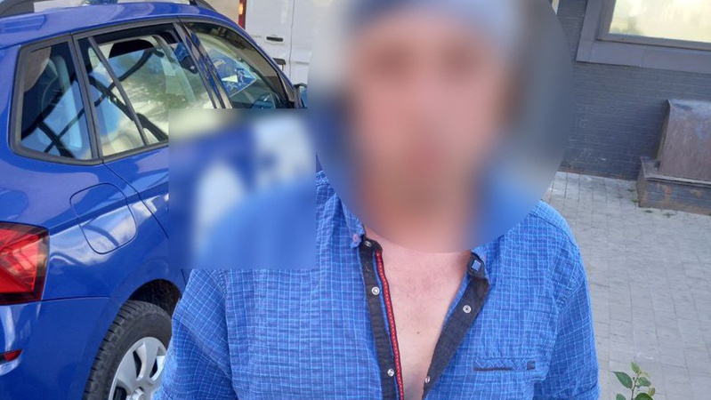 У Луцьку п’яний таксист ледве не збив мотоцикліста: порушника затримали перехожі