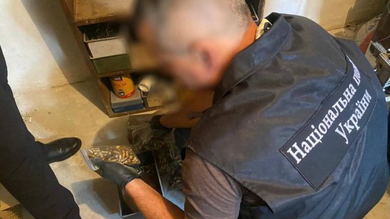 Волинські правоохоронці затримали торговця зброєю. ФОТО