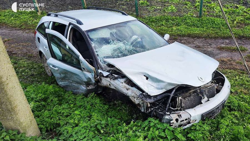 У місті на Волині авто знесло з дороги: повідомили деталі ранкової аварії