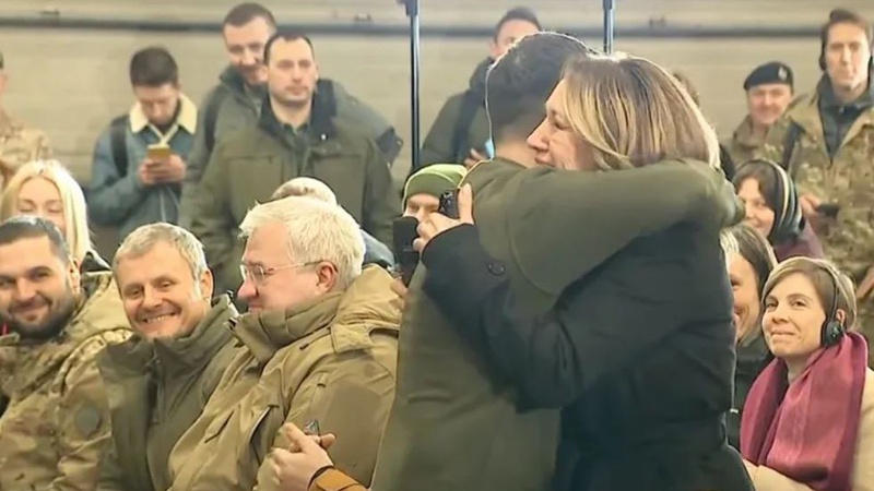 Як Зеленський із журналісткою в Лондоні обіймався