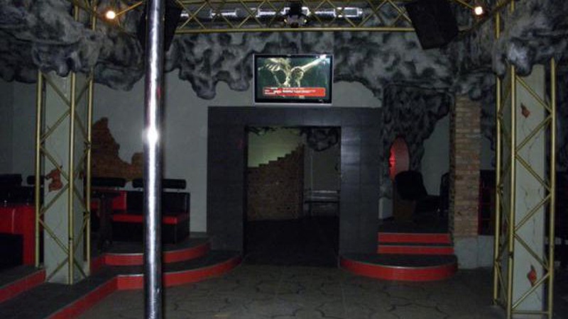 У Луцьку біля нічного клубу побили жінку і відібрали в неї гроші