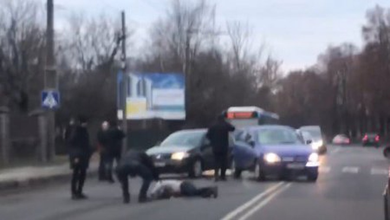У Луцьку на Львівській збили чоловіка, він – без свідомості. ВІДЕО