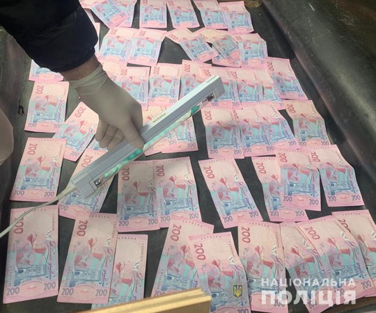 На хабарі спіймали інспекторів-ревізорів податкової та фіскальної служб Волині