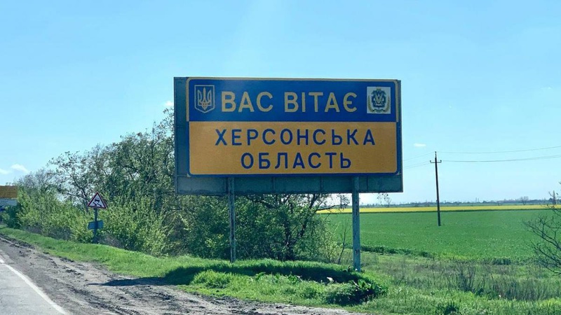 В окупованому Херсоні пролунали вибухи: пишуть про удари по Антонівському мосту