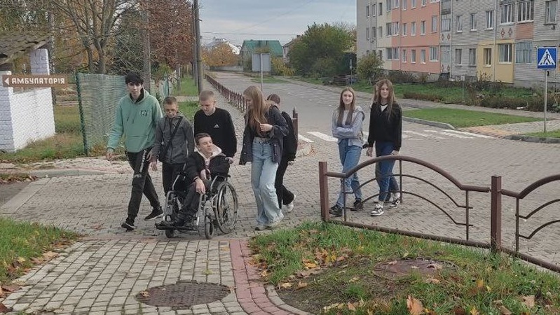 Друзі школяра з Волині розповіли, як винесли його на вершину гори