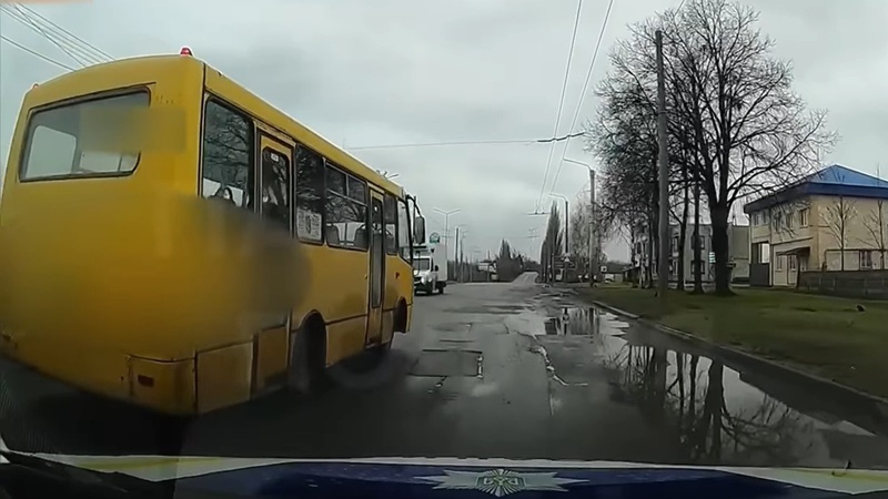 У Луцьку водій маршрутки їздив без права керування таким транспортом