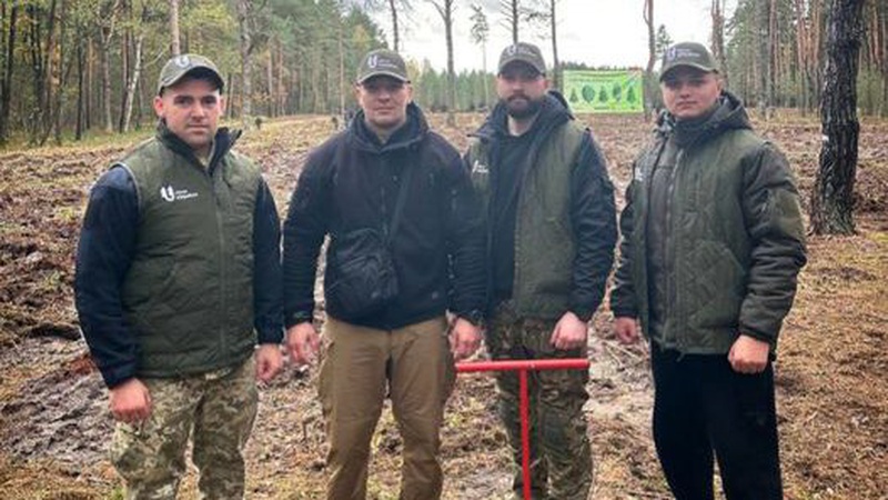 Волинські патрульні долучилися до акції «Мільйон дерев пам’яті та життя»