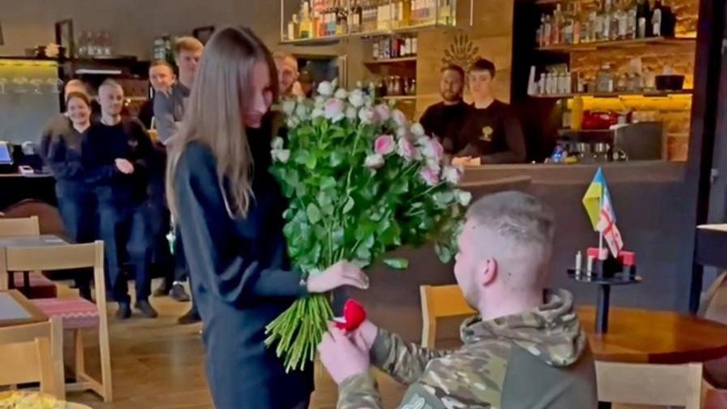 Військовий з Рожища зробив пропозицію коханій