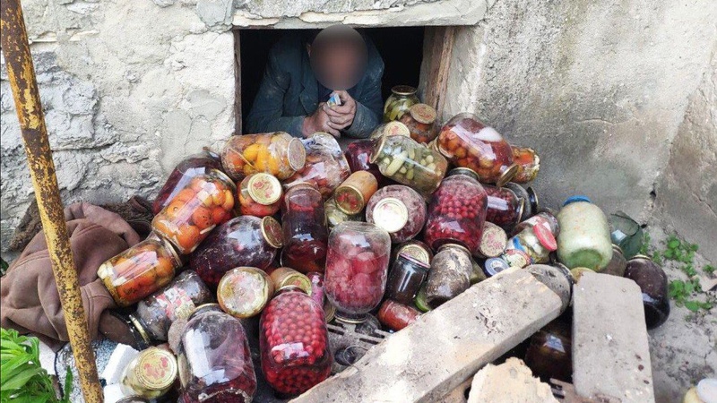 Застряг на місці злочину: на Рівненщині крадій заблокував собі вихід консервацією