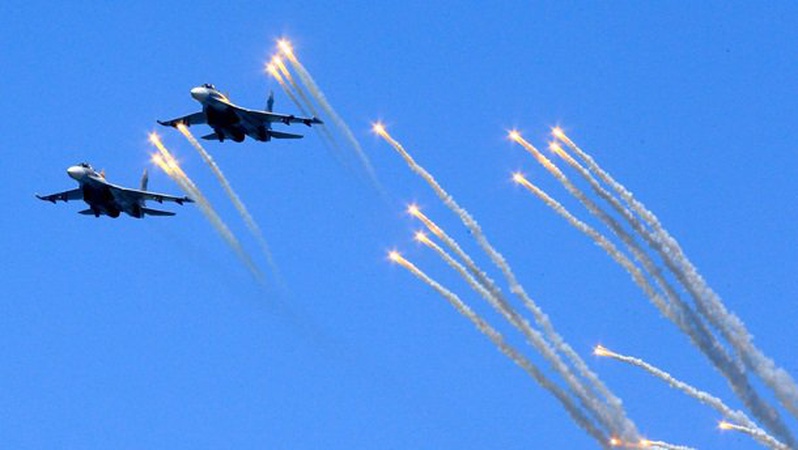 Заклики мирних людей можуть спонукати Захід закрити небо над Україною, – Жирнов