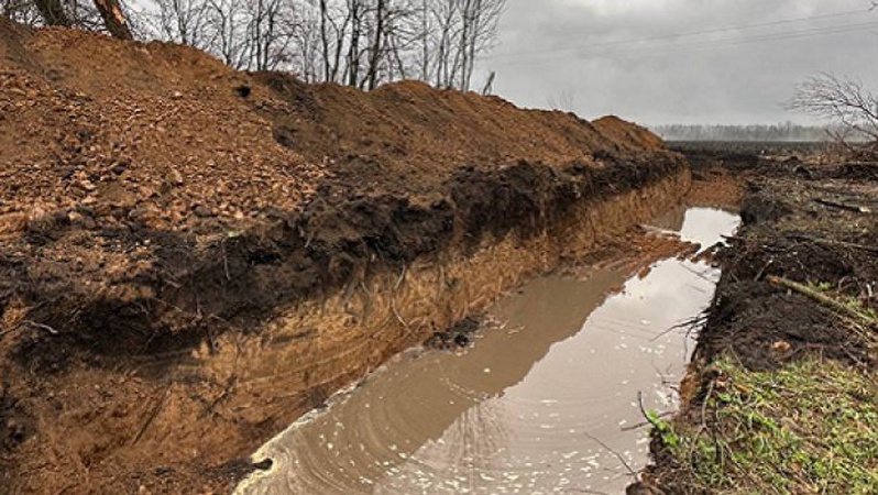 росіяни риють окопи у Бєлгородській області (ФОТО)