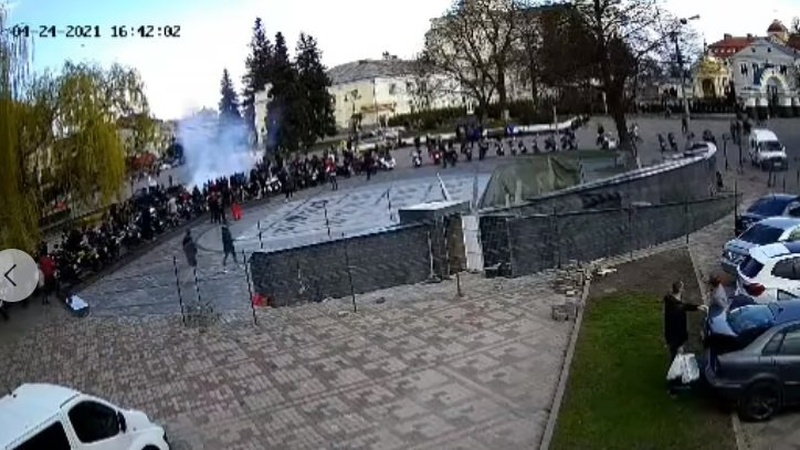 Шукають водія байка, який дрифтував у центрі Луцька