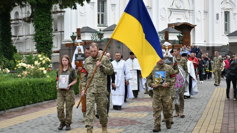 У Луцьку попрощалися із двома загиблими на війні Героями Юрієм Дрофою та В’ячеславом Овчаром