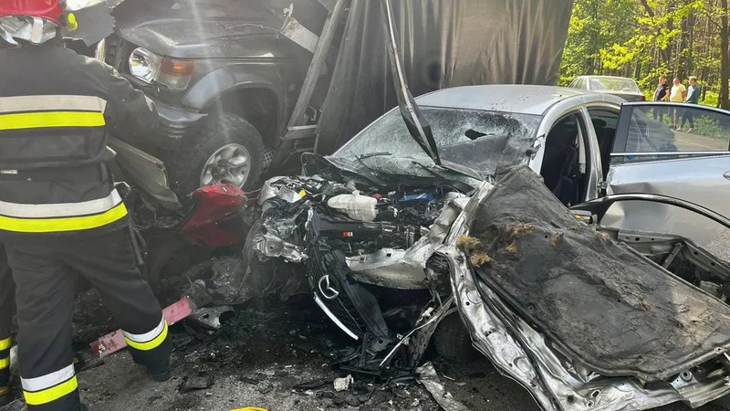 Загинули обидва водії: на трасі Київ-Ковель-Ягодин зіткнулась вантажівка та легковик