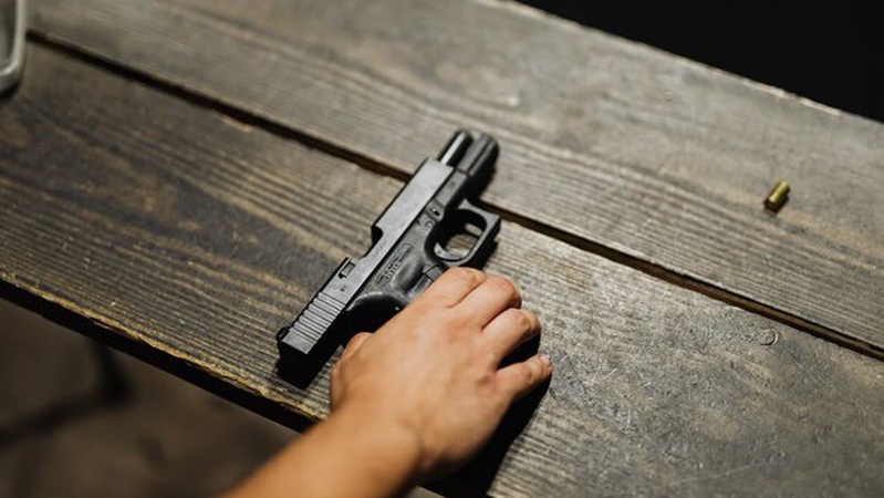 У Володимирі посеред вулиці молодик влаштував стрілянину