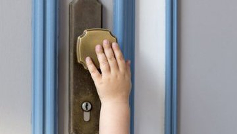 На Волині рятувальники визволили дітей, які зачинилися у квартирі