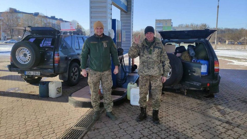 Бійцям 14 ОМБр потрібен автомобіль: батько одного із захисників просить допомогти коштами
