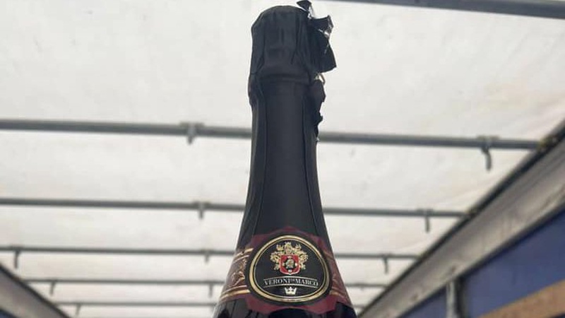 На Волинській митниці затримали майже 18 тисяч пляшок ігристого