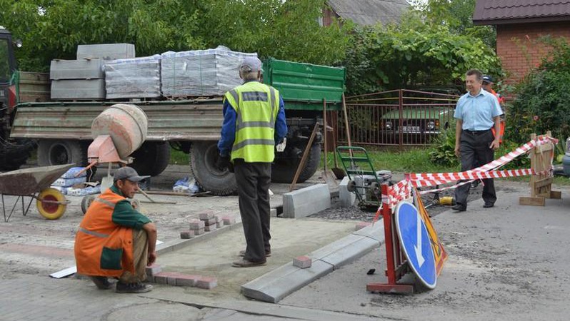 Підготовка до навчального року: у Ковелі поновлять дорожню розмітку поблизу шкіл. ФОТО
