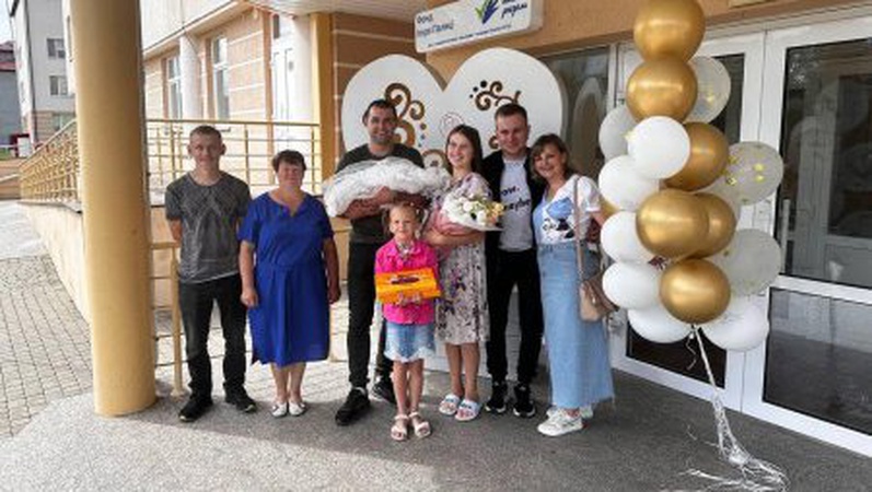 У лікарні в Луцьку медики прооперували немовля з розщепленням хребта