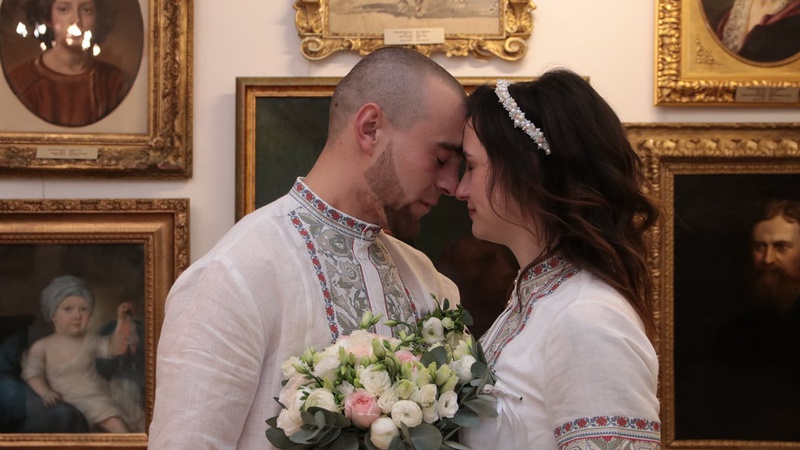 У Луцькому замку одружилася пара військових