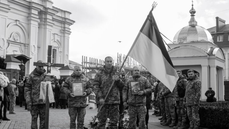 Луцька громада попрощалася із загиблими у війні Артемом Одінцовим та Олександром Бортніком