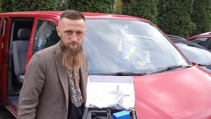 У храмі - душпастир, а в будні ремонтує машини для ЗСУ: історія священника з Волині