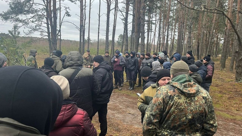 Поліцейські спільно з рятувальниками та небайдужими громадянами продовжують пошуки зниклої 17-річної студентки. ФОТО