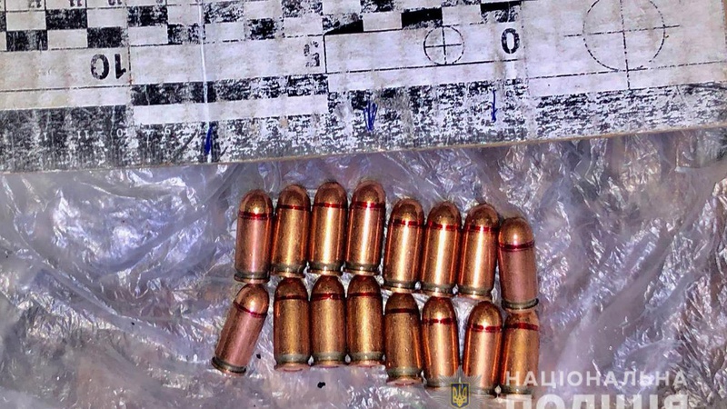 Заховав на березі озера: у  волинянина вилучили металеву банку з боєприпасами