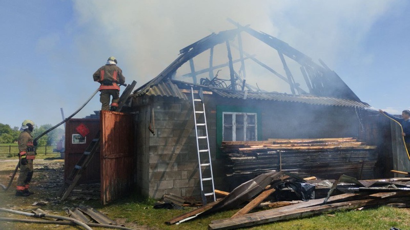 У селі на Волині горіла господарська споруда