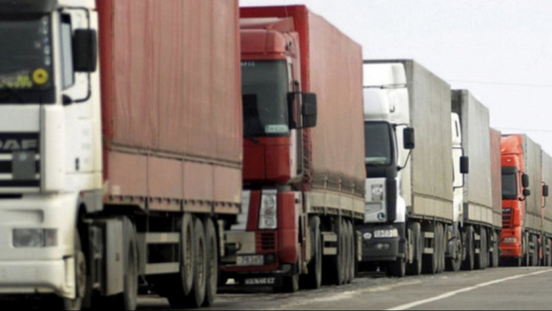 У Польщі волинянин нищить російські фури. ВІДЕО