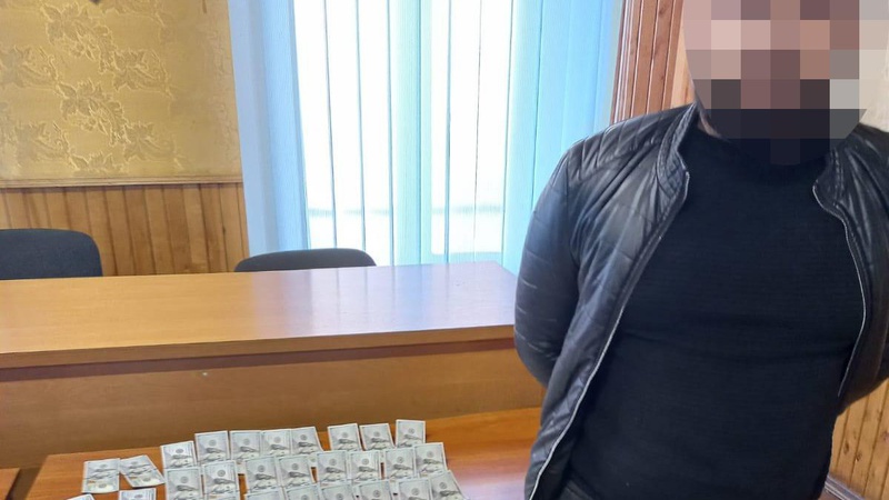 У селі на Волині 22-річний злодій виніс з хати 20 тисяч доларів та ювелірні вироби