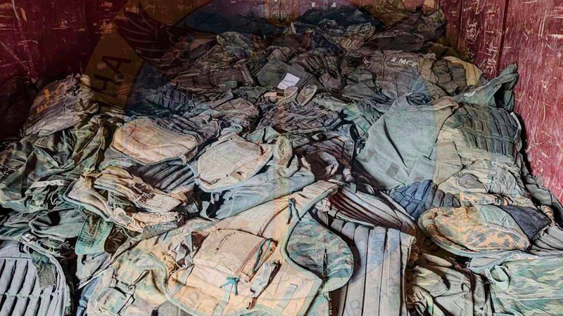 Рашистських новобранців «забезпечили» зогнилими плитоносками до бронежилетів. ФОТО