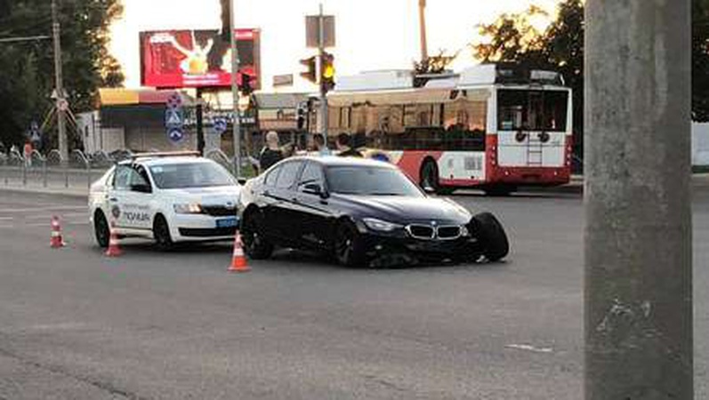 У Луцьку біля «Там-Таму» зіткнулися дві автівки