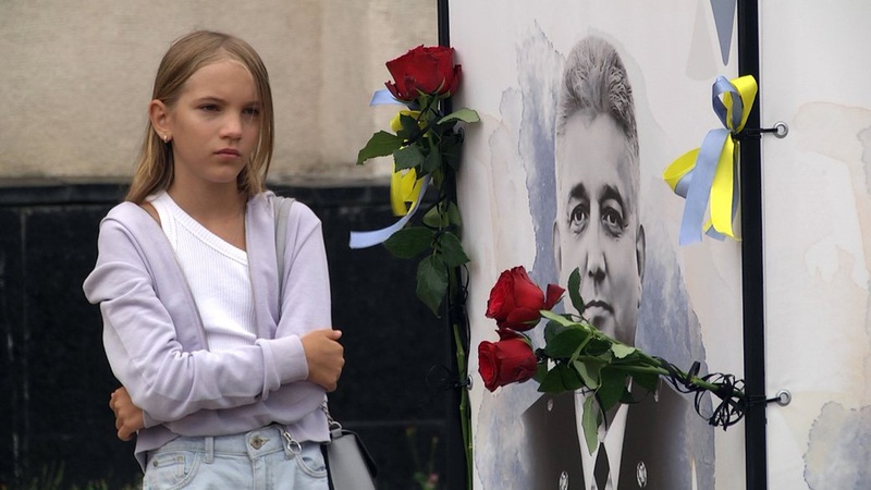 Сотня портретів: в місті на Волині відкрили Алею Героїв