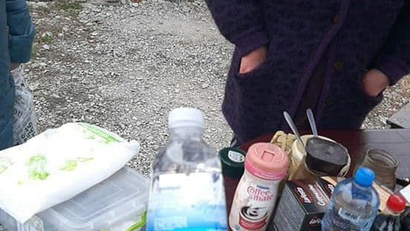 Луцькі муніципали застукали на гарячому жінку, яка торгувала дешевим пійлом на авторинку