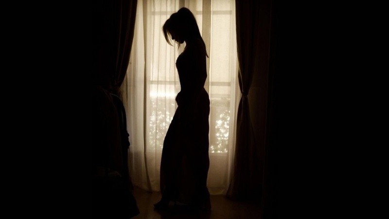 З вікна багатоповерхівки у Луцьку випала дівчина