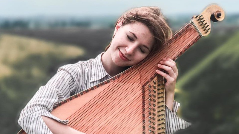 Волинська бандуристка грала на відкритті футбольного матчу в Києві