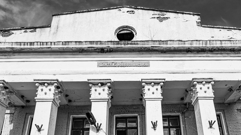 «Шахта ще не закрилася, а рейки вже розібрали». Сучасний вигляд споруди у Нововолинську. ФОТО