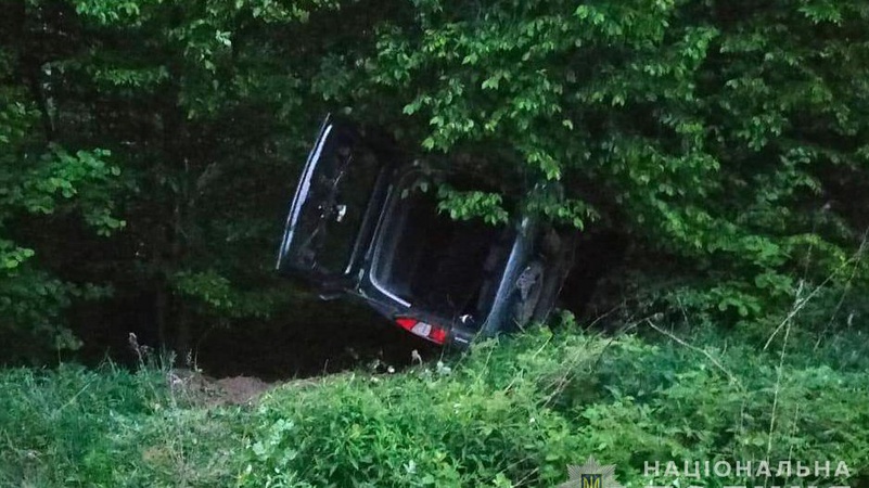 Збила людину й злетіла у кювет: на Ківерцівщині неповнолітня водійка напідпитку скоїла ДТП
