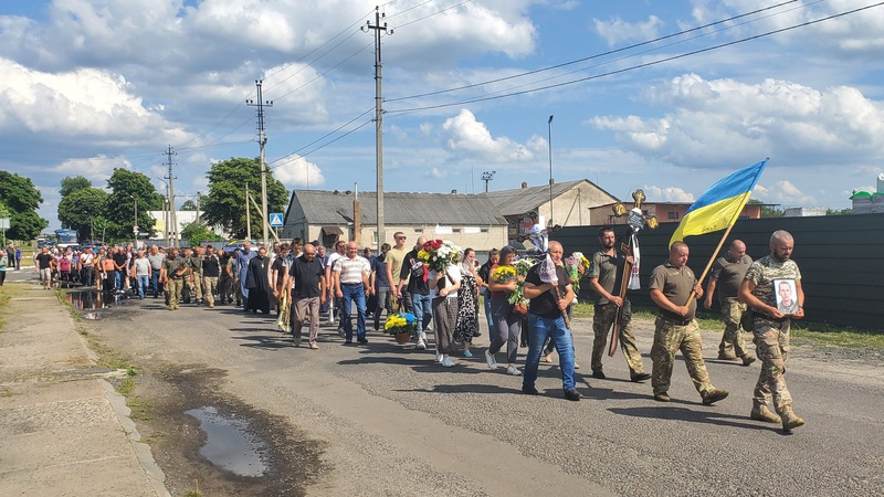 Волиняни попрощалися із загиблим Героєм Сергієм Ткачуком