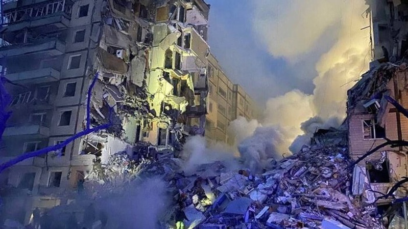 «Одній жінці розірвало повністю живіт», - лікар про стан травмованих від ракетного удару рф по Дніпру