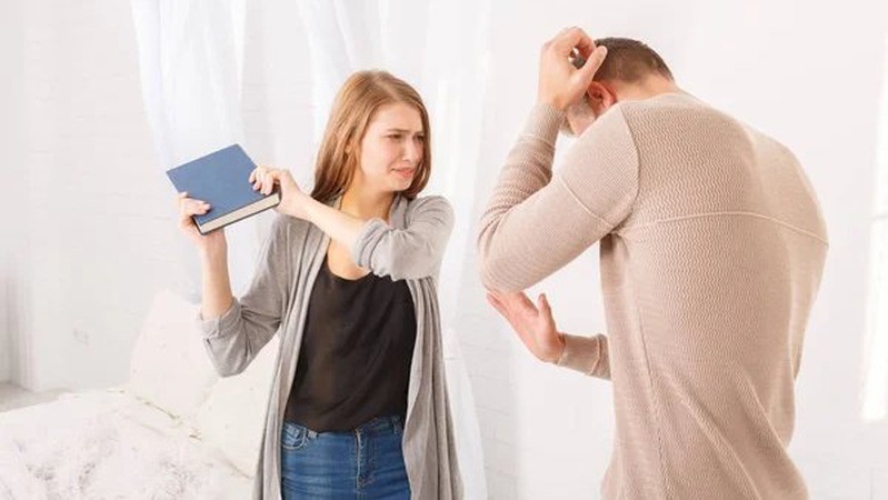 Ногою в обличчя: волинянка, яка побила свого чоловіка, заплатить штраф