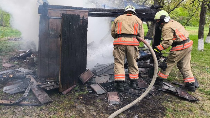 У Ковельському районі до тла згоріла господарська споруда